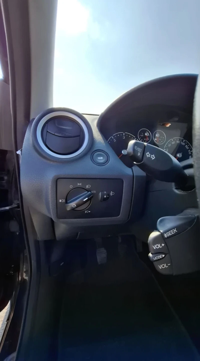 Ford Fiesta, снимка 14 - Автомобили и джипове - 52712119