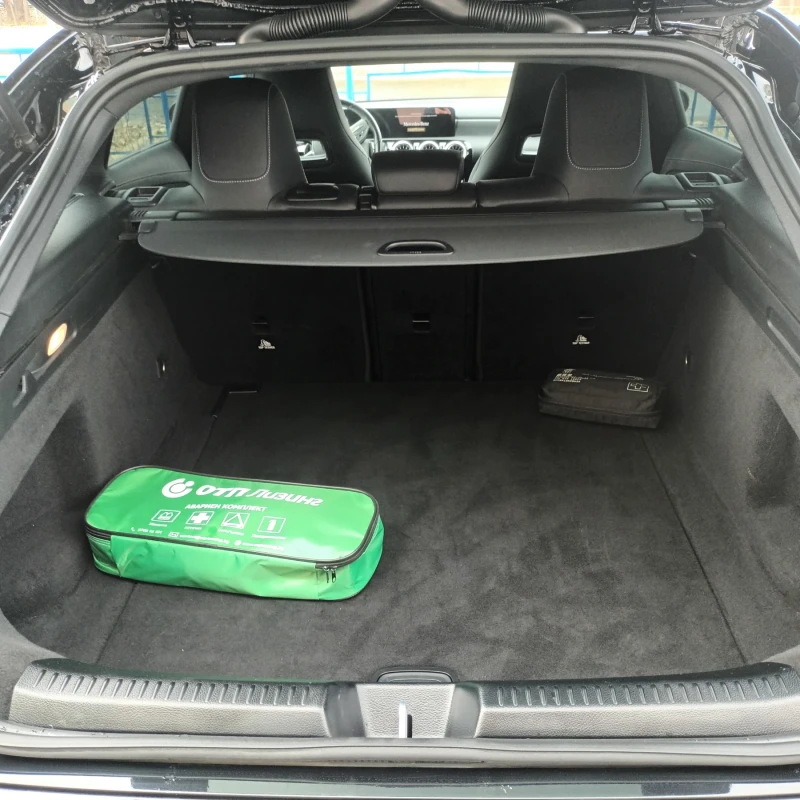 Mercedes-Benz CLA 200 Shooting breke AMG Night Edition, снимка 12 - Автомобили и джипове - 52717361