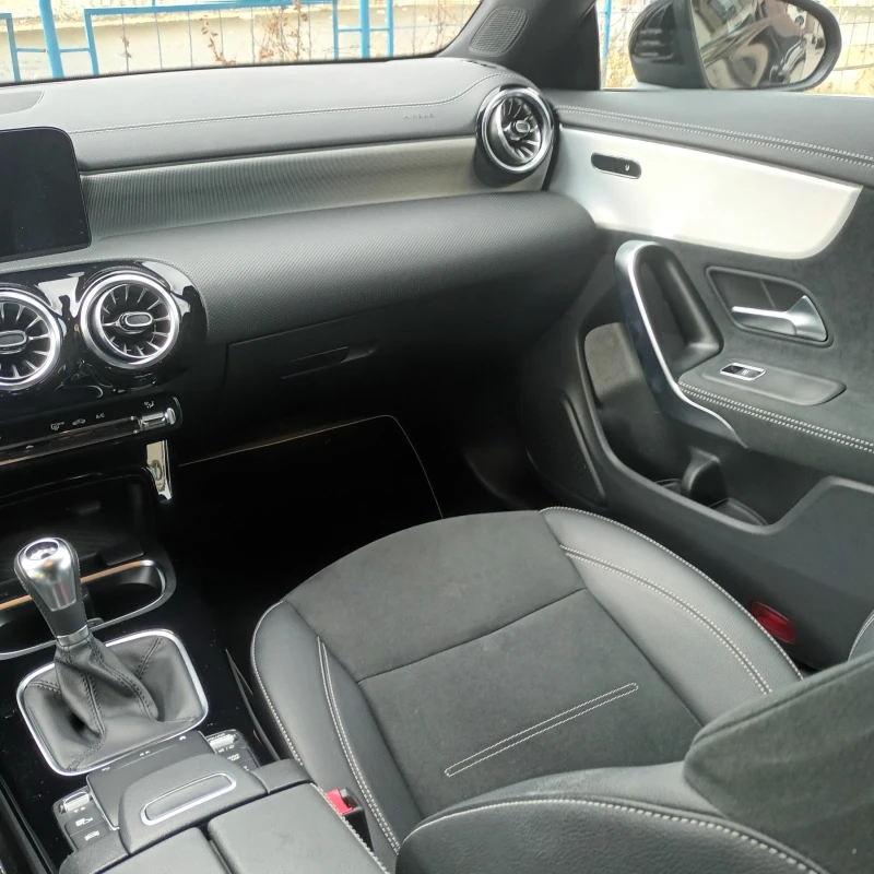 Mercedes-Benz CLA 200 Shooting breke AMG Night Edition, снимка 9 - Автомобили и джипове - 52717361