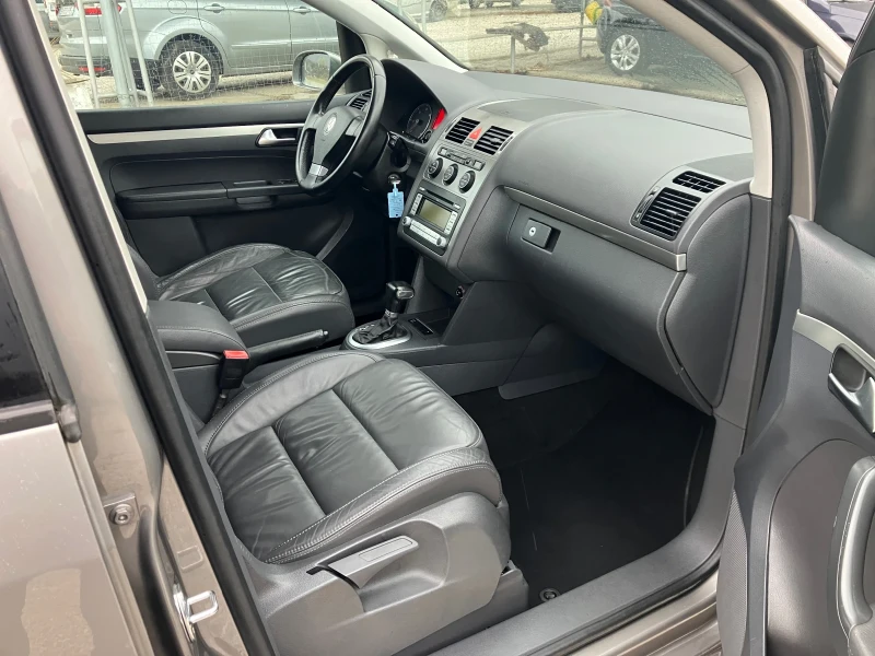 VW Touran 2.0TDI-140kc-DSG-КОЖА, снимка 11 - Автомобили и джипове - 52472351