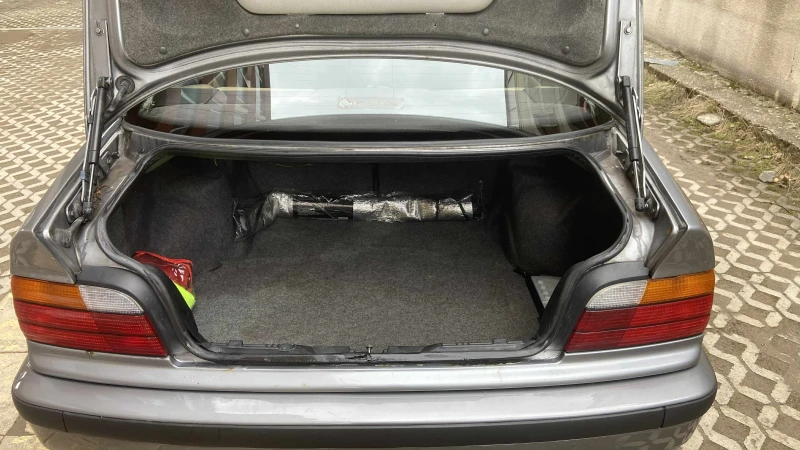 BMW 320, снимка 8 - Автомобили и джипове - 53474311