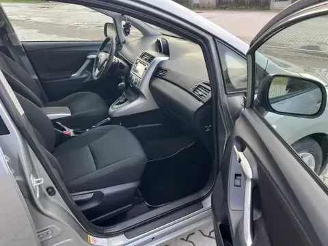 Toyota Corolla verso 2.2 D-CAT NAVI , снимка 10 - Автомобили и джипове - 53336837