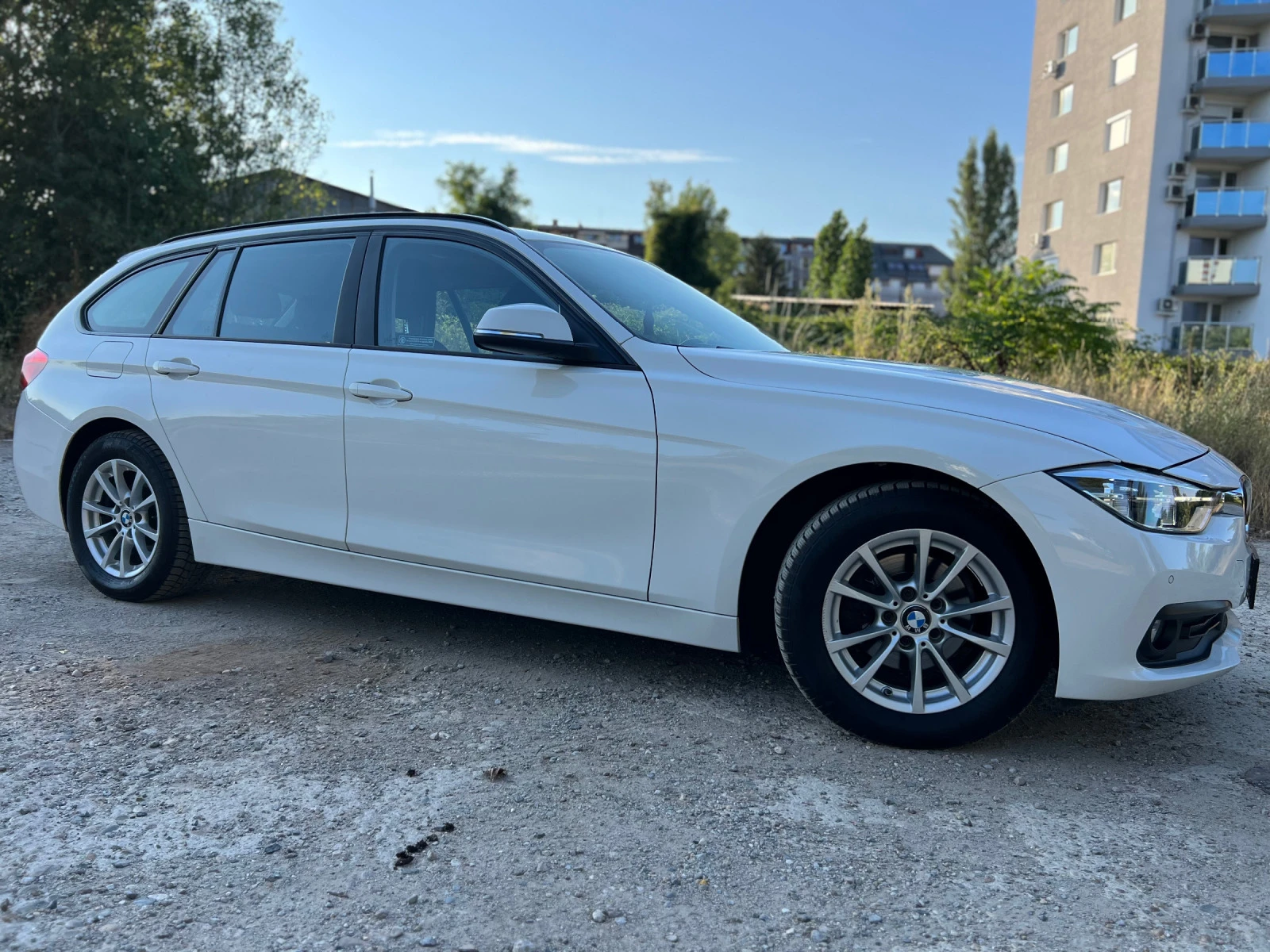 BMW 316  3 Series Touring Automatic 8G  - изображение 4