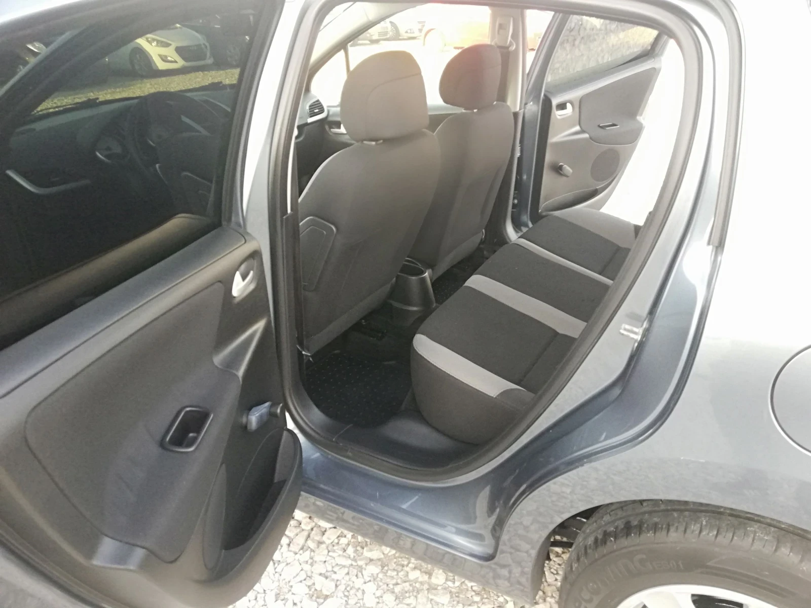 Peugeot 207 1.4i klima  - изображение 10