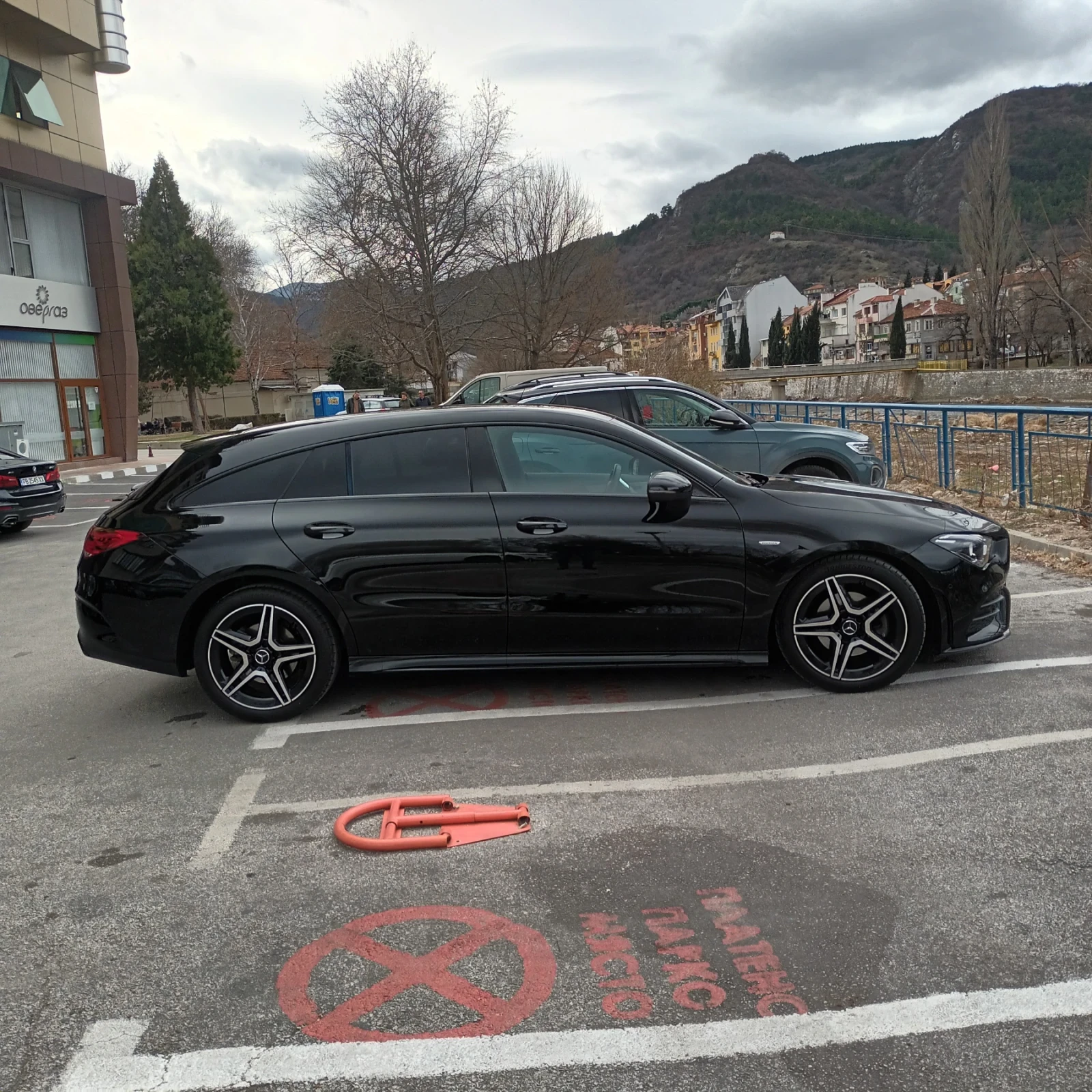 Mercedes-Benz CLA 200 Shooting breke AMG Night Edition - изображение 6