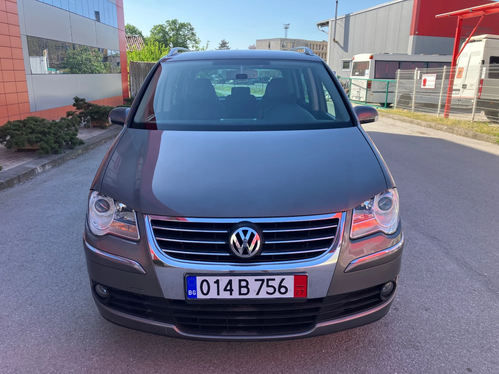 VW Touran 2.0TDI-140kc-DSG-КОЖА, снимка 2 - Автомобили и джипове - 52472351