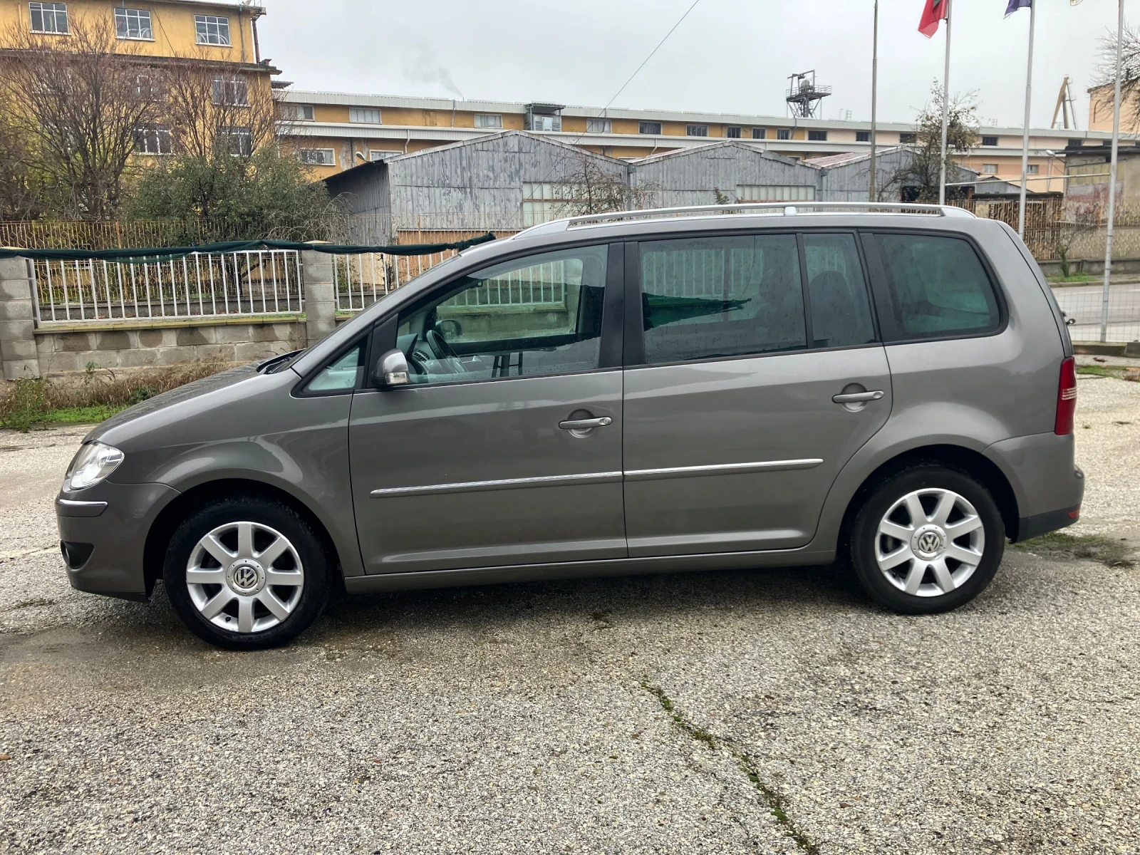 VW Touran 2.0TDI-140kc-DSG-КОЖА - изображение 8