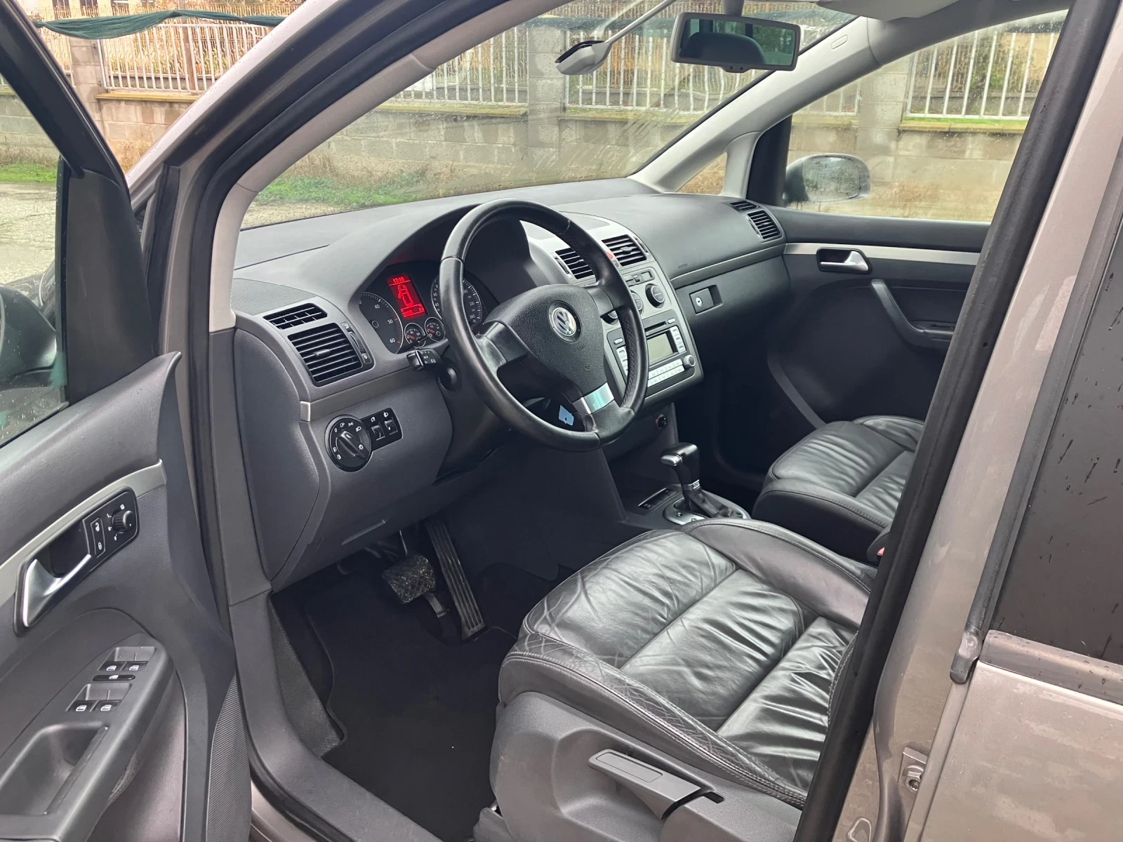 VW Touran 2.0TDI-140kc-DSG-КОЖА - изображение 9