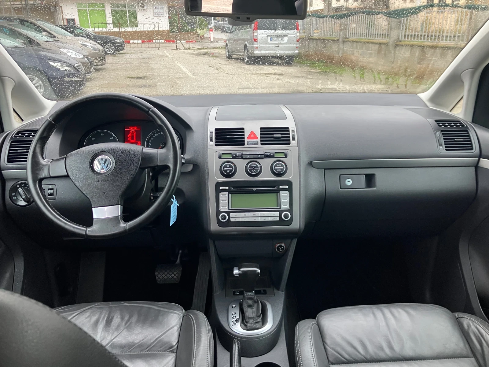 VW Touran 2.0TDI-140kc-DSG-КОЖА - изображение 10