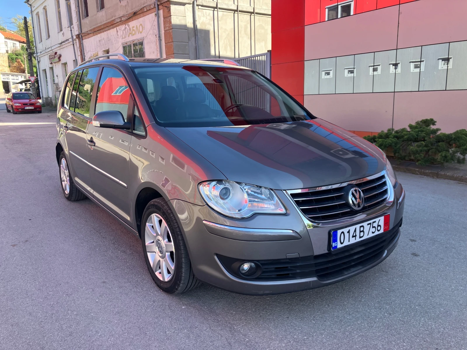 VW Touran 2.0TDI-140kc-DSG-КОЖА, снимка 12 - Автомобили и джипове - 52472351