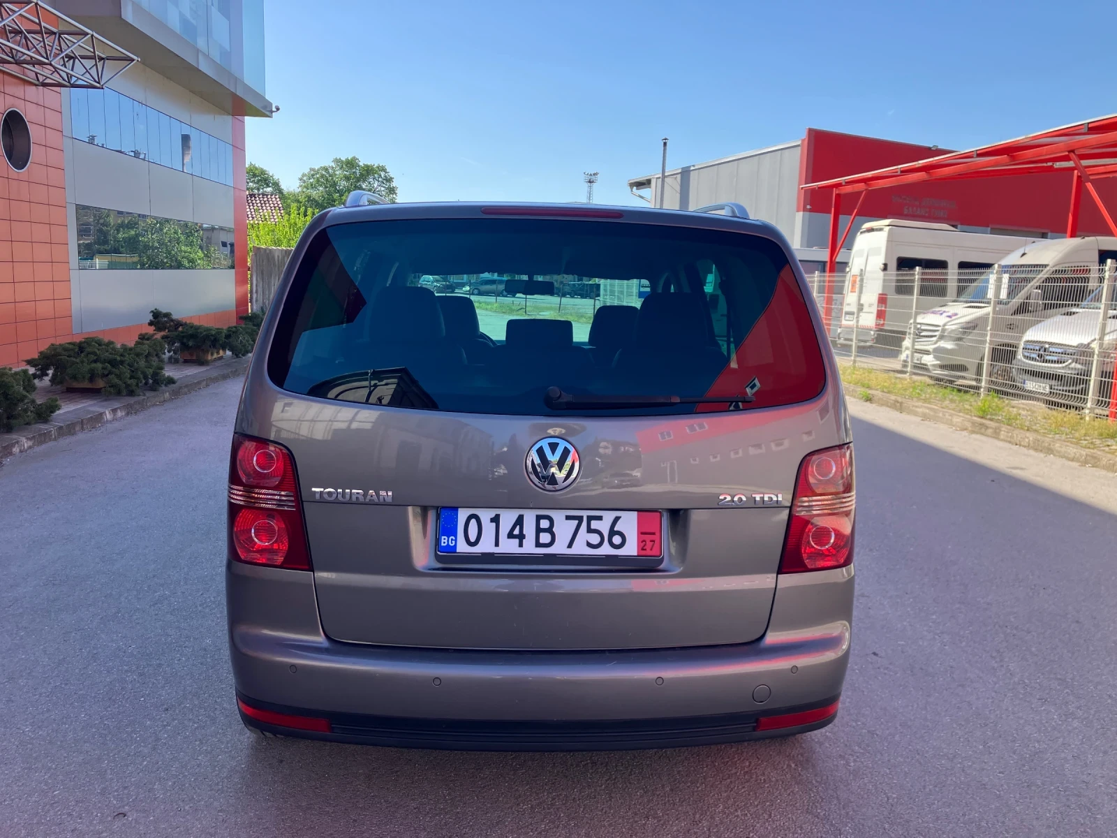 VW Touran 2.0TDI-140kc-DSG-КОЖА, снимка 5 - Автомобили и джипове - 52472351