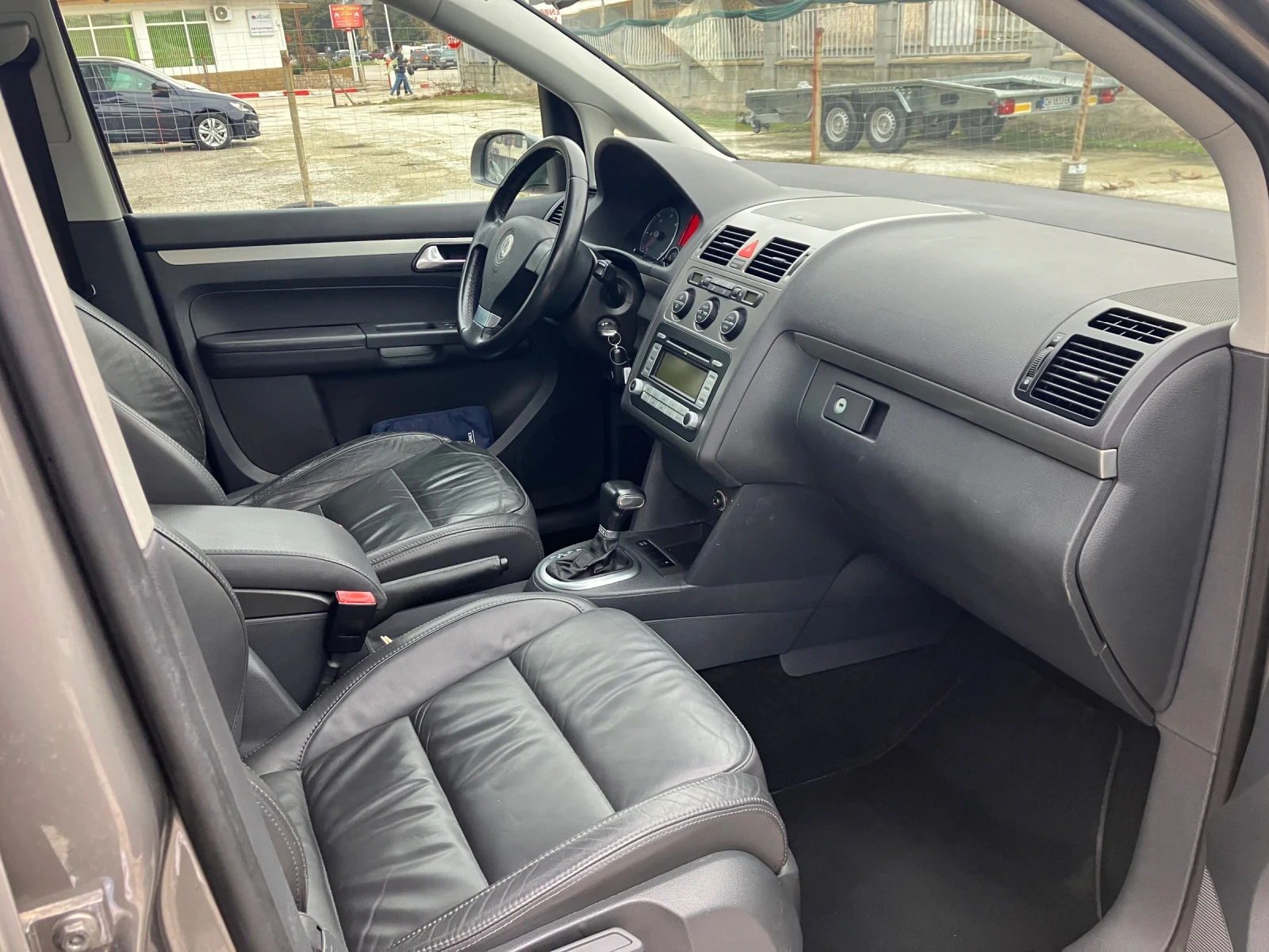 VW Touran 2.0TDI-140kc-DSG-КОЖА - изображение 6