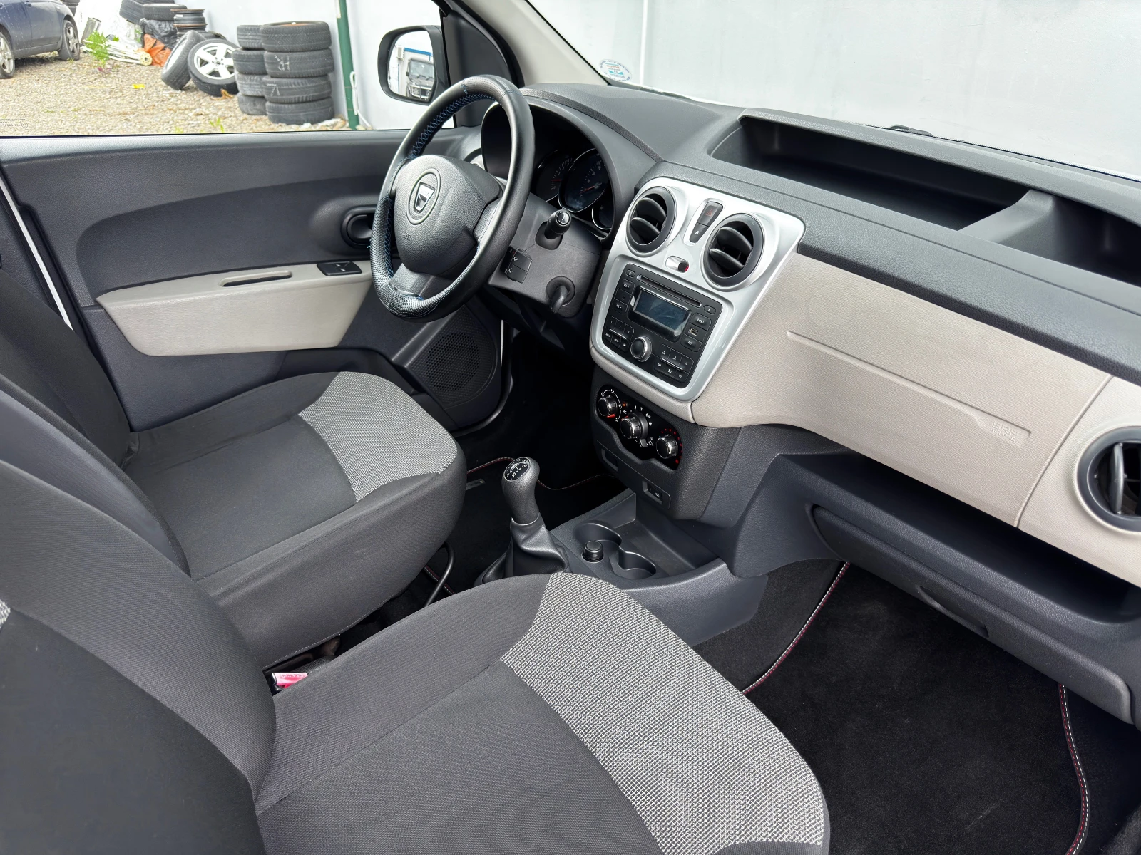 Dacia Dokker 1.6 ♿, снимка 9 - Автомобили и джипове - 54481128