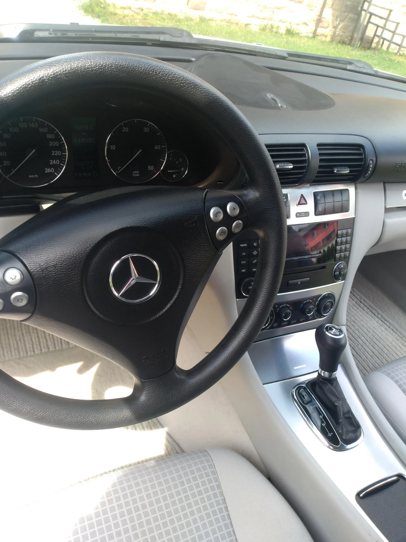 Mercedes-Benz C 220 Купе, снимка 2 - Автомобили и джипове - 54933929