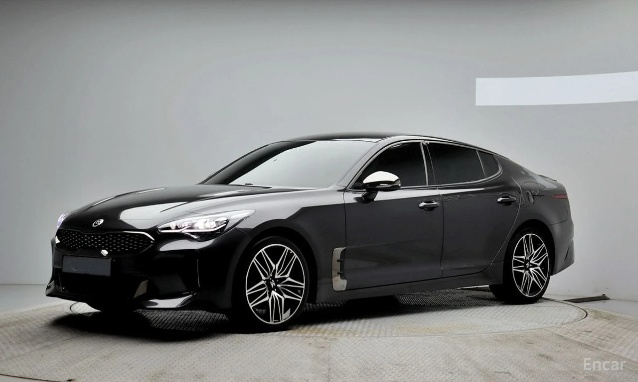 Kia Stinger 3.3* GT* TURBO* ОБДУХВАНЕ* ХЕДЪП* КАМЕРА* , снимка 3 - Автомобили и джипове - 55031377