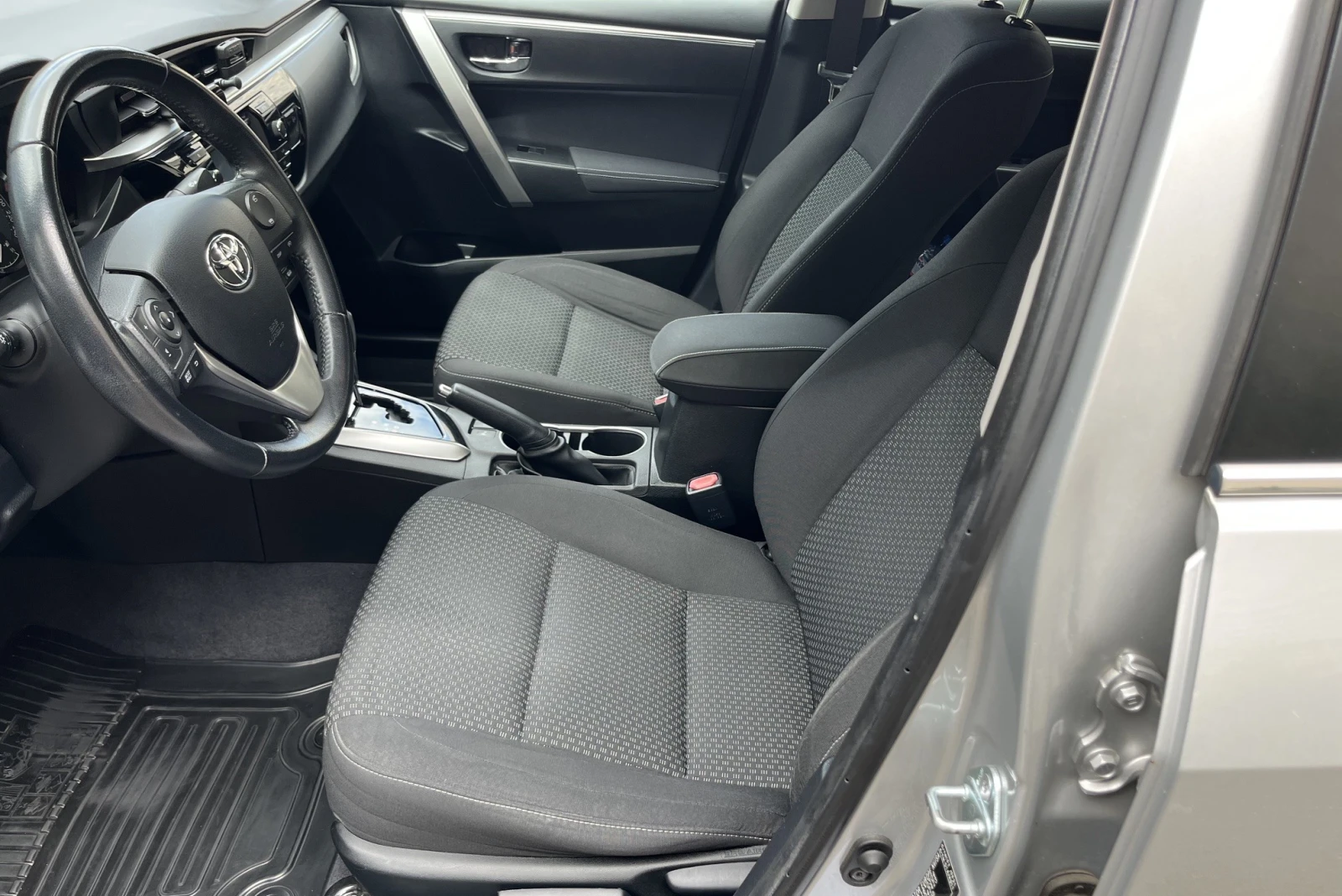 Toyota Corolla, снимка 13 - Автомобили и джипове - 55566305