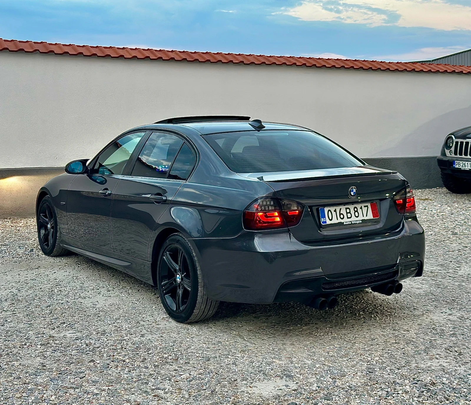 BMW 330 M-ПАКЕТ/АНДРОЙД/ПОДГРЕВ/КОЖА, снимка 4 - Автомобили и джипове - 55578972