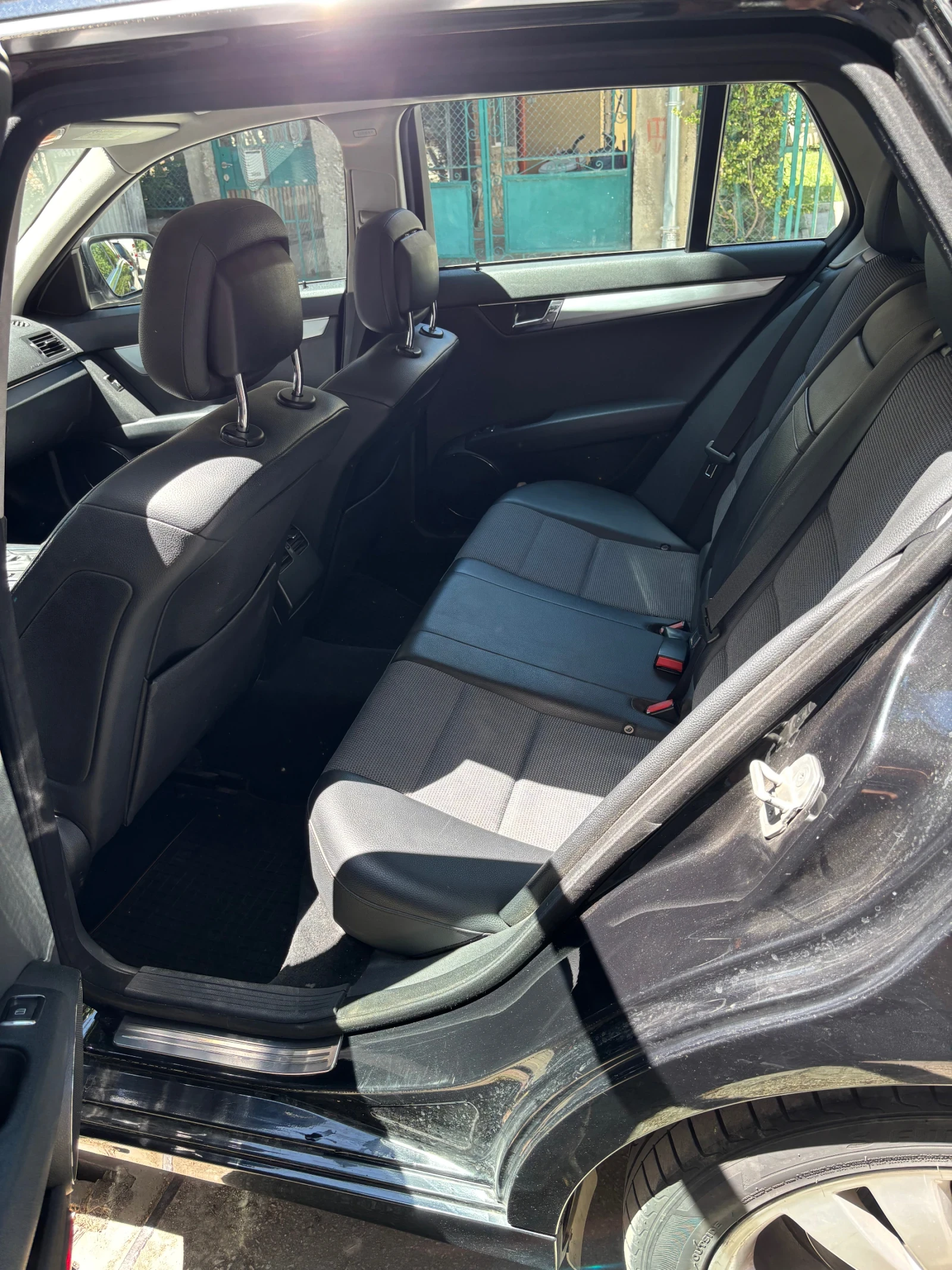 Mercedes-Benz C 220, снимка 7 - Автомобили и джипове - 55592381