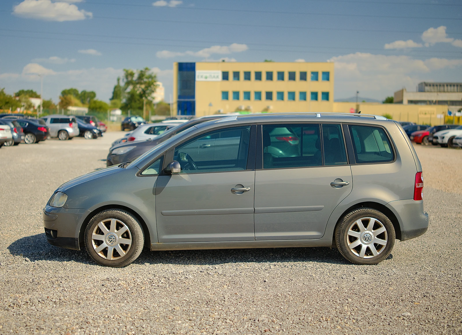 VW Touran, снимка 5 - Автомобили и джипове - 55654878