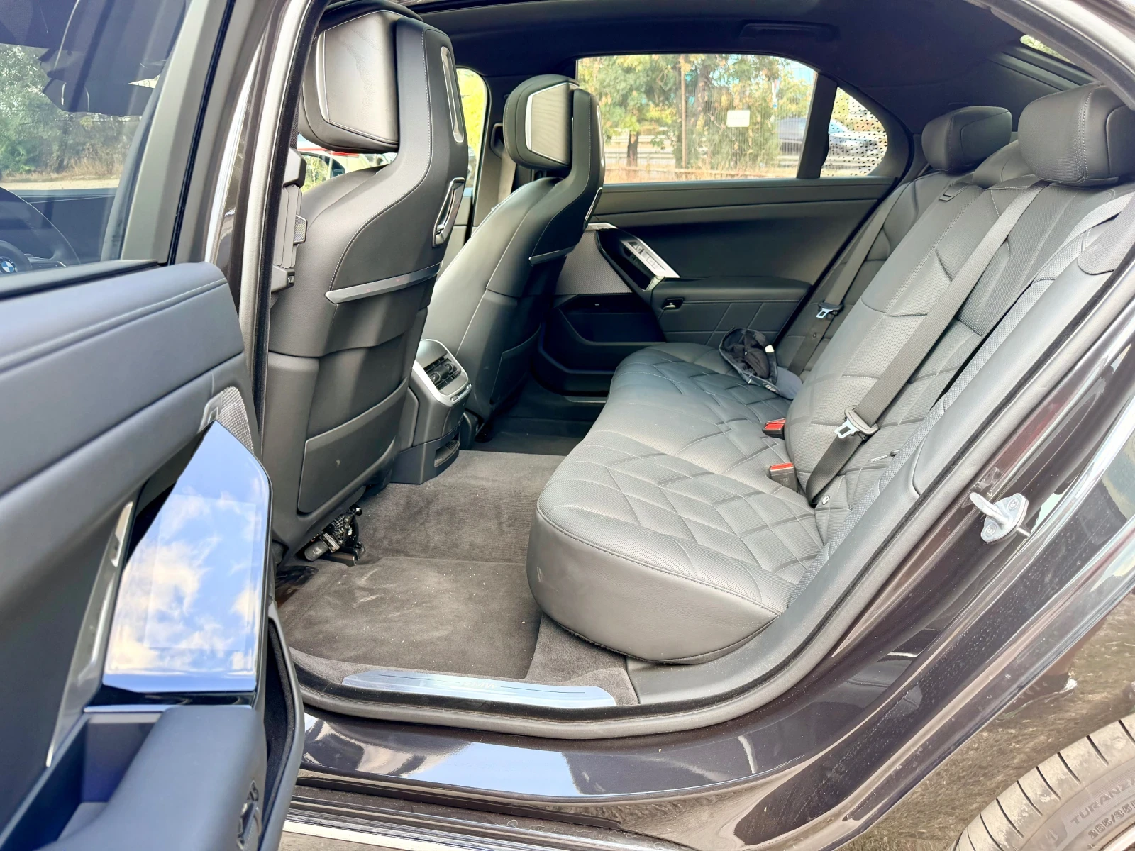 BMW 750 E/Xdrive/Гаранционна, снимка 12 - Автомобили и джипове - 56159721