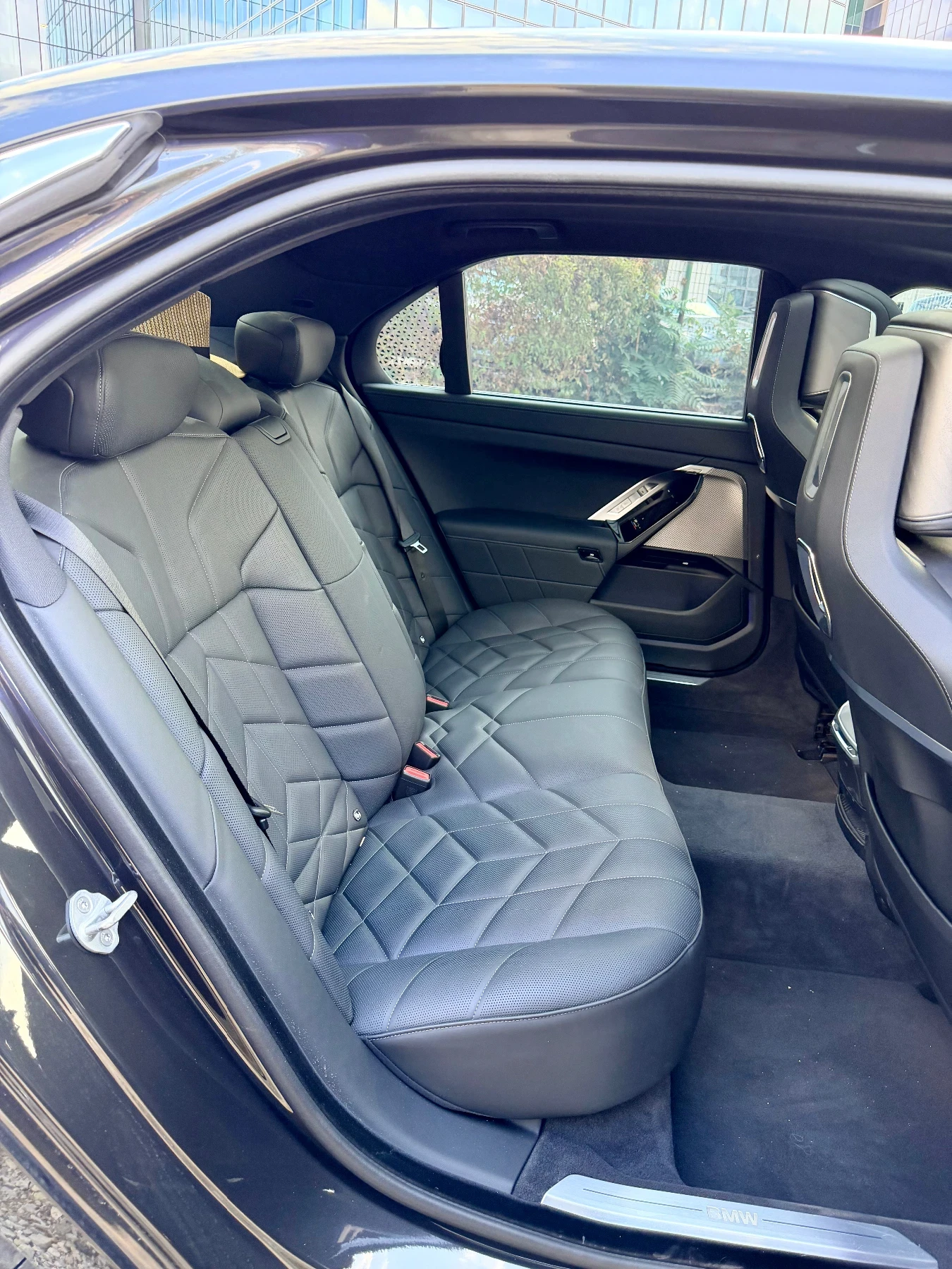 BMW 750 E/Xdrive/Гаранционна, снимка 11 - Автомобили и джипове - 56159721