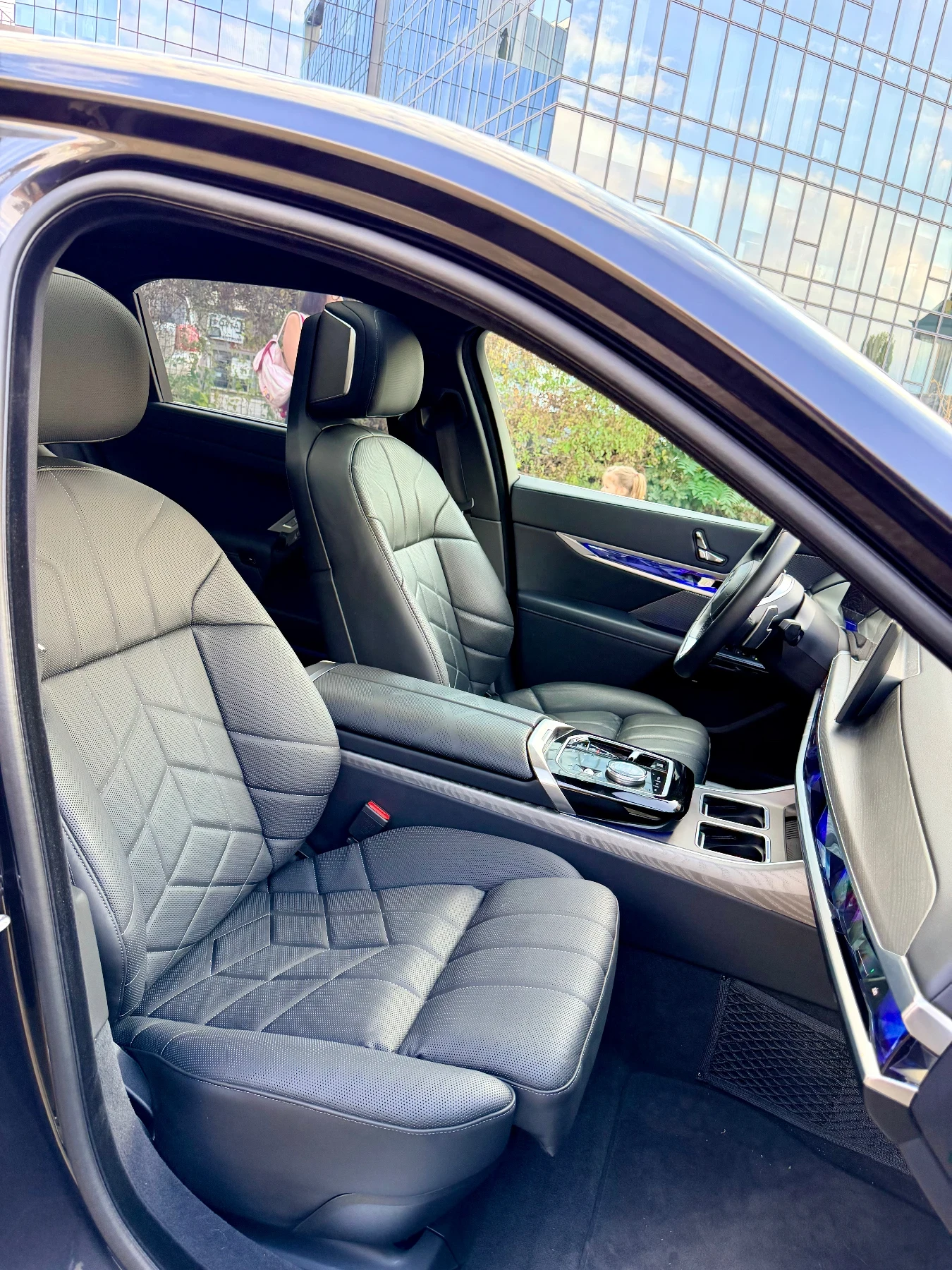 BMW 750 E/Xdrive/Гаранционна, снимка 10 - Автомобили и джипове - 56159721
