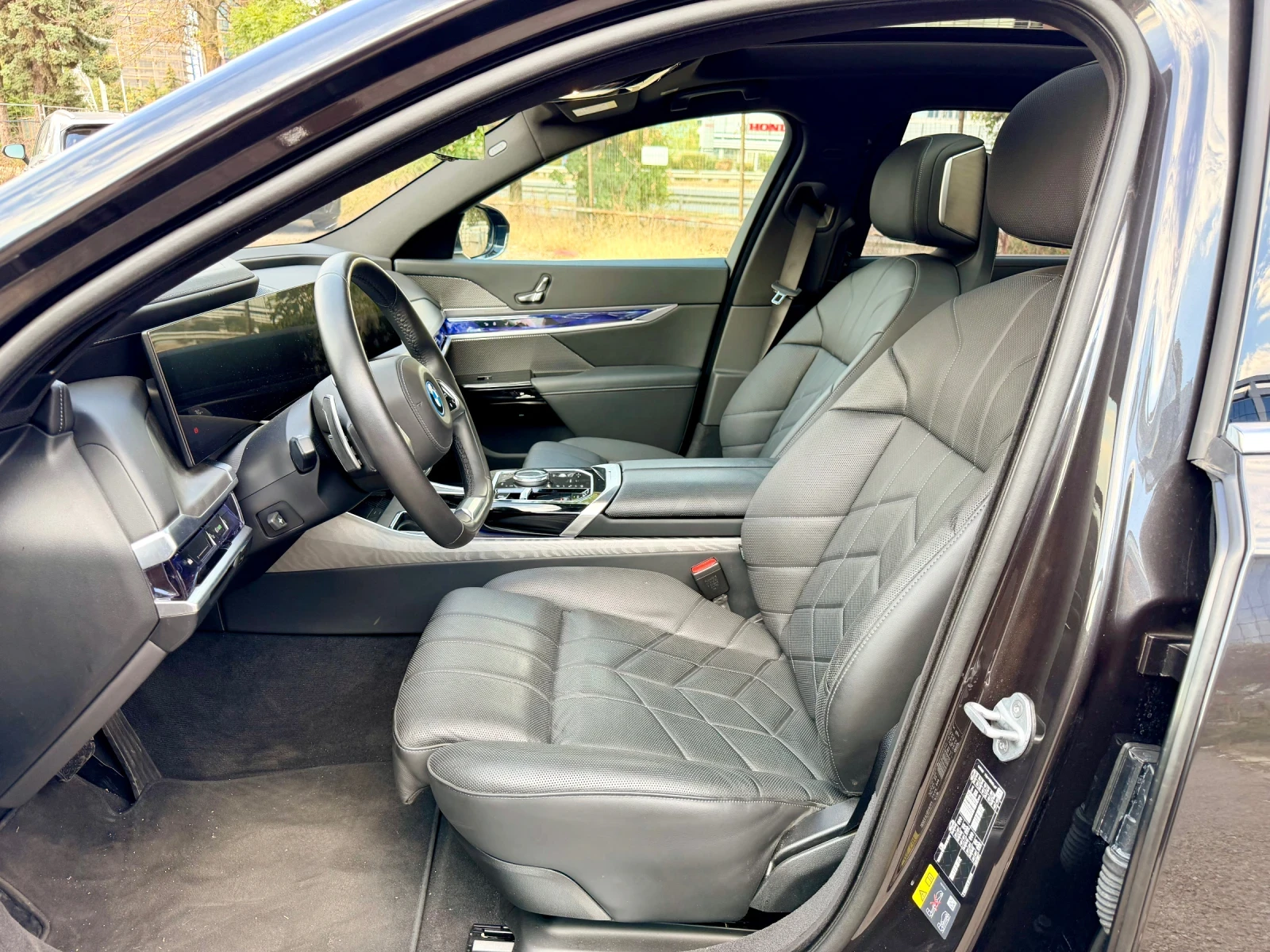 BMW 750 E/Xdrive/Гаранционна, снимка 8 - Автомобили и джипове - 56159721