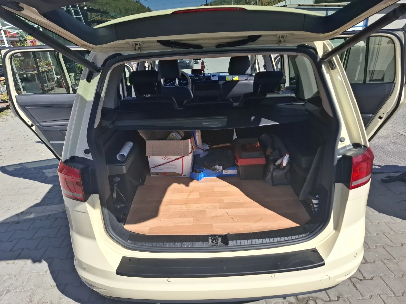 VW Touran, снимка 6 - Автомобили и джипове - 56701170