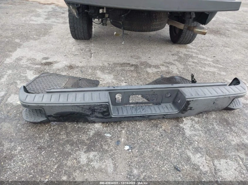 Gmc Sierra 5.3L V-8 DI, VVT, 355HP 4X2 Drive, снимка 4 - Автомобили и джипове - 52915311