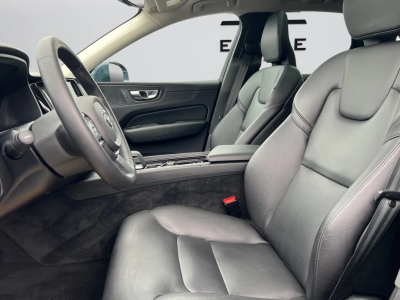 Volvo XC60 B5 Momentum AWD, снимка 7 - Автомобили и джипове - 53597364