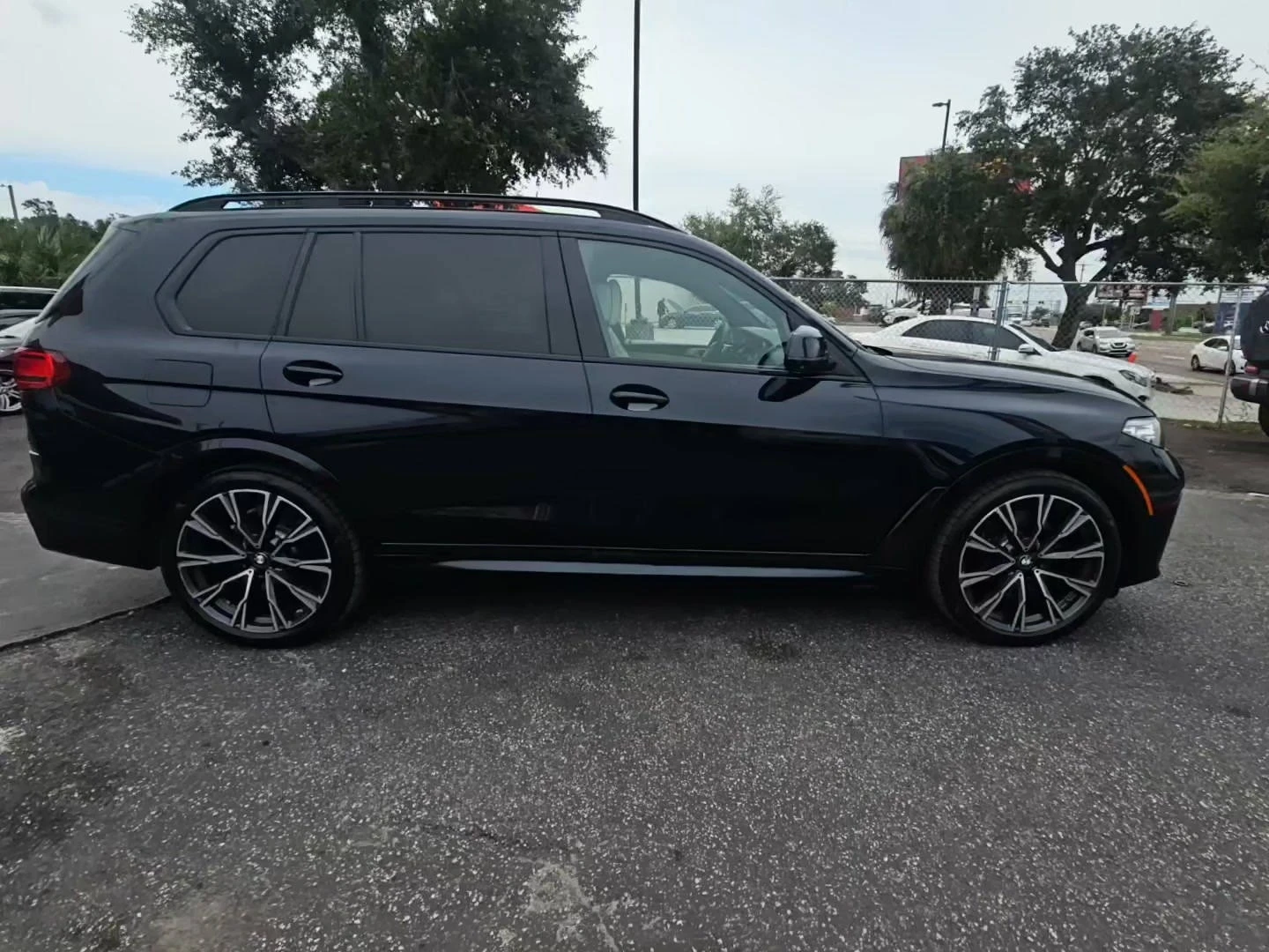 BMW X7 M-PACK* HEADUP* МАСАЖ* ДИСТРОНИК* 7МЕСТА* ОБДУХ* B - изображение 3