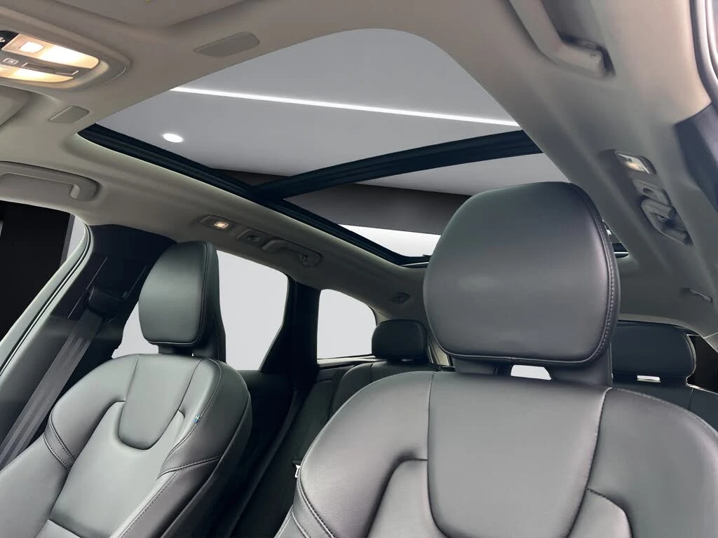 Volvo XC60 B5 Momentum AWD - изображение 8