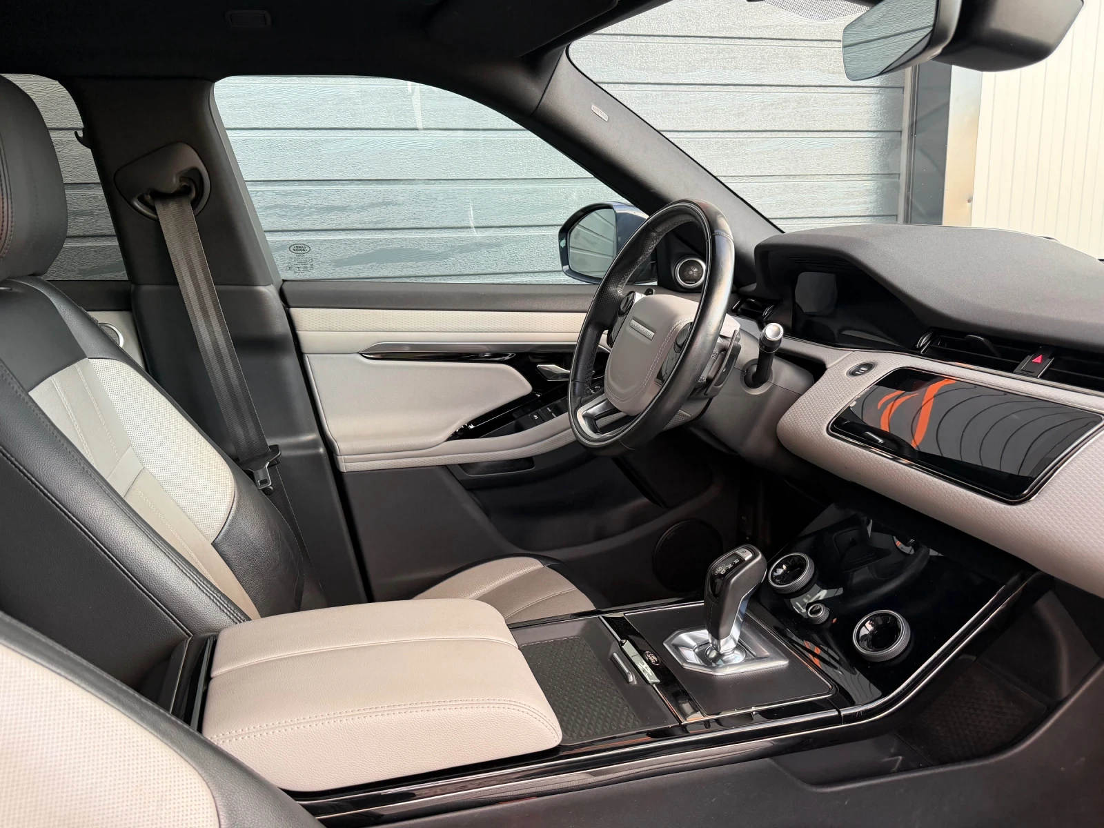 Land Rover Range Rover Evoque 2.0i Mhev P200 k.c AWD 2019 R Dynamic , снимка 10 - Автомобили и джипове - 54839985