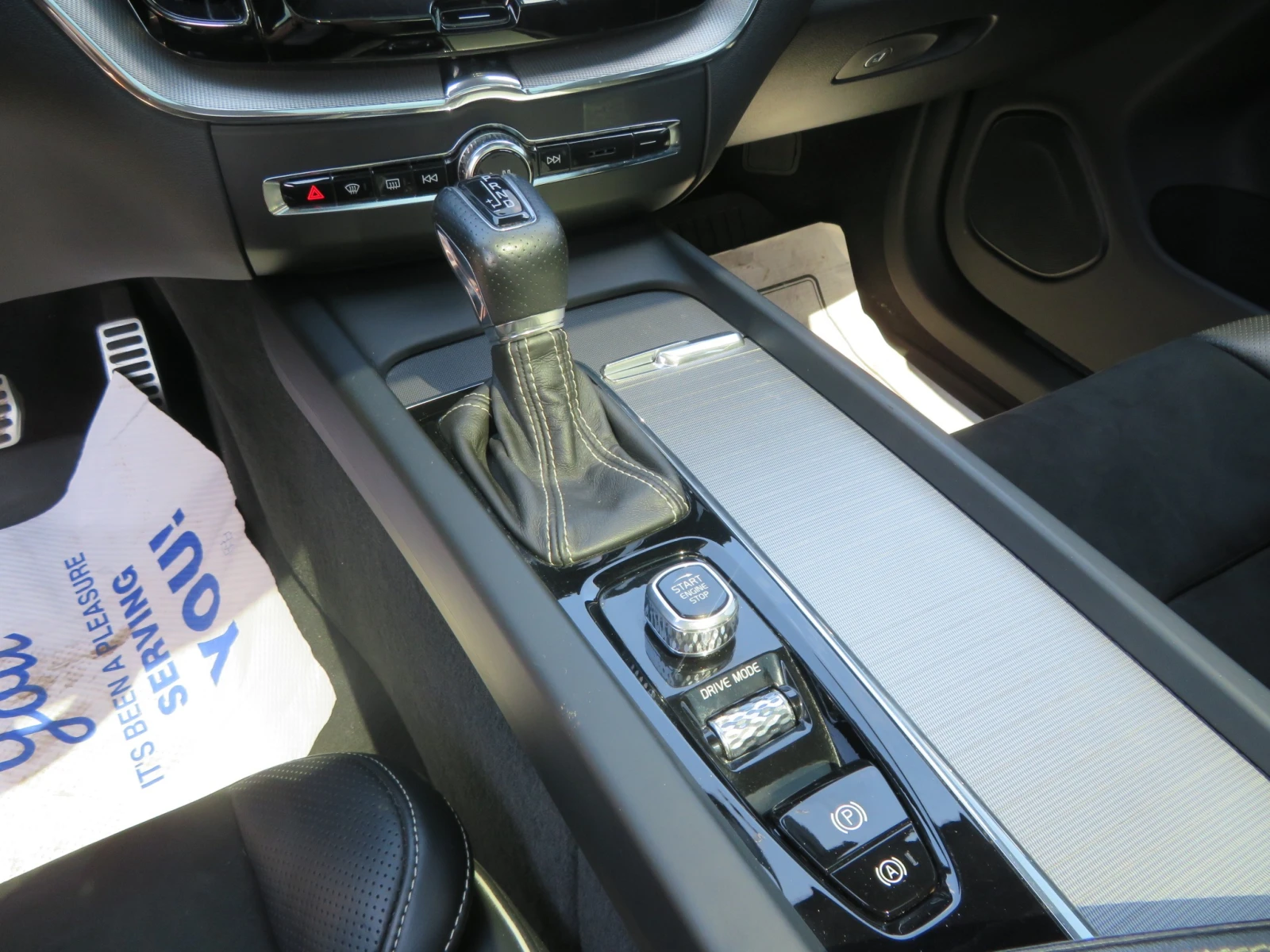 Volvo XC60 T6 AWD R-Design, снимка 14 - Автомобили и джипове - 55300250