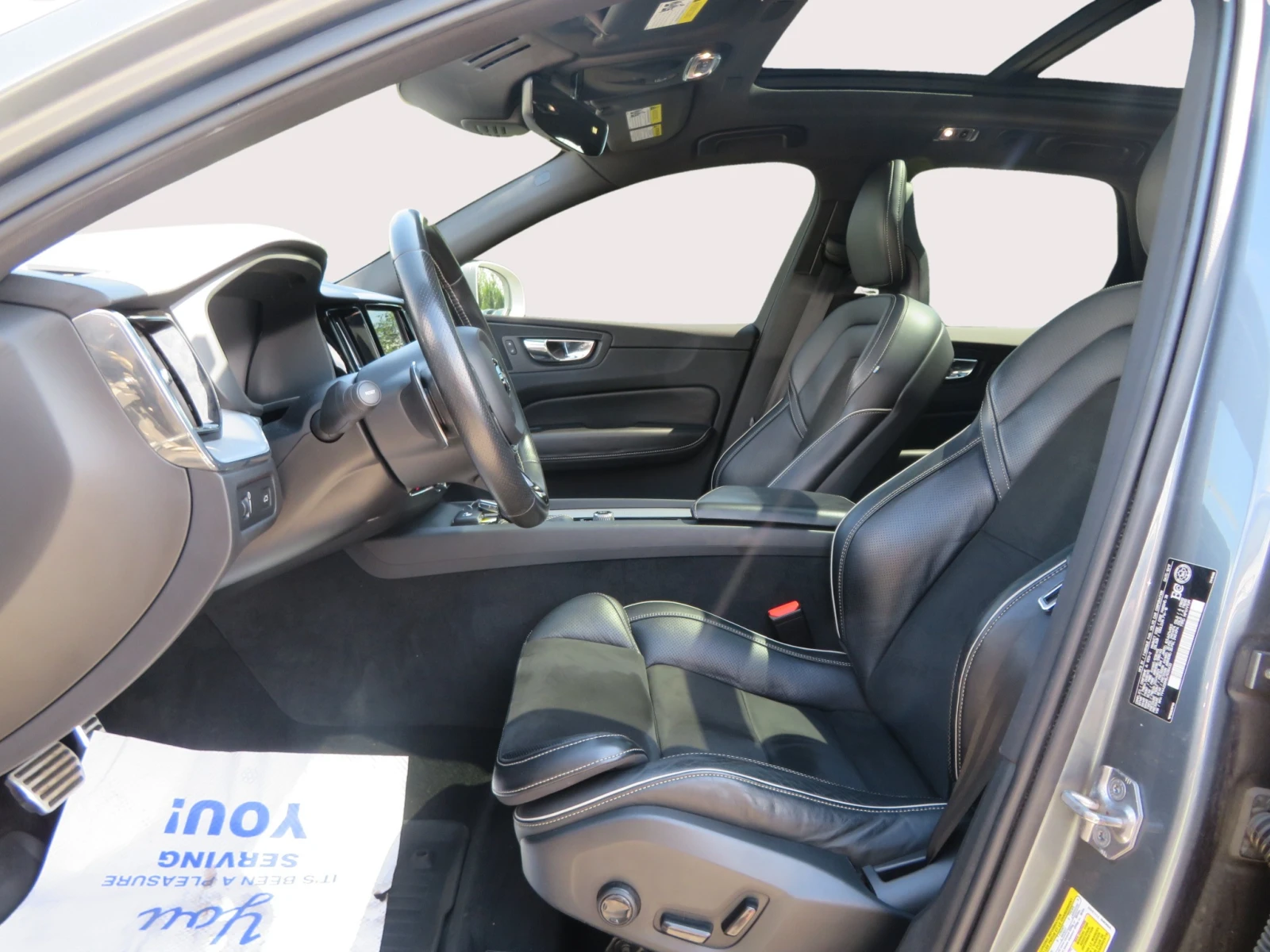 Volvo XC60 T6 AWD R-Design, снимка 10 - Автомобили и джипове - 55300250