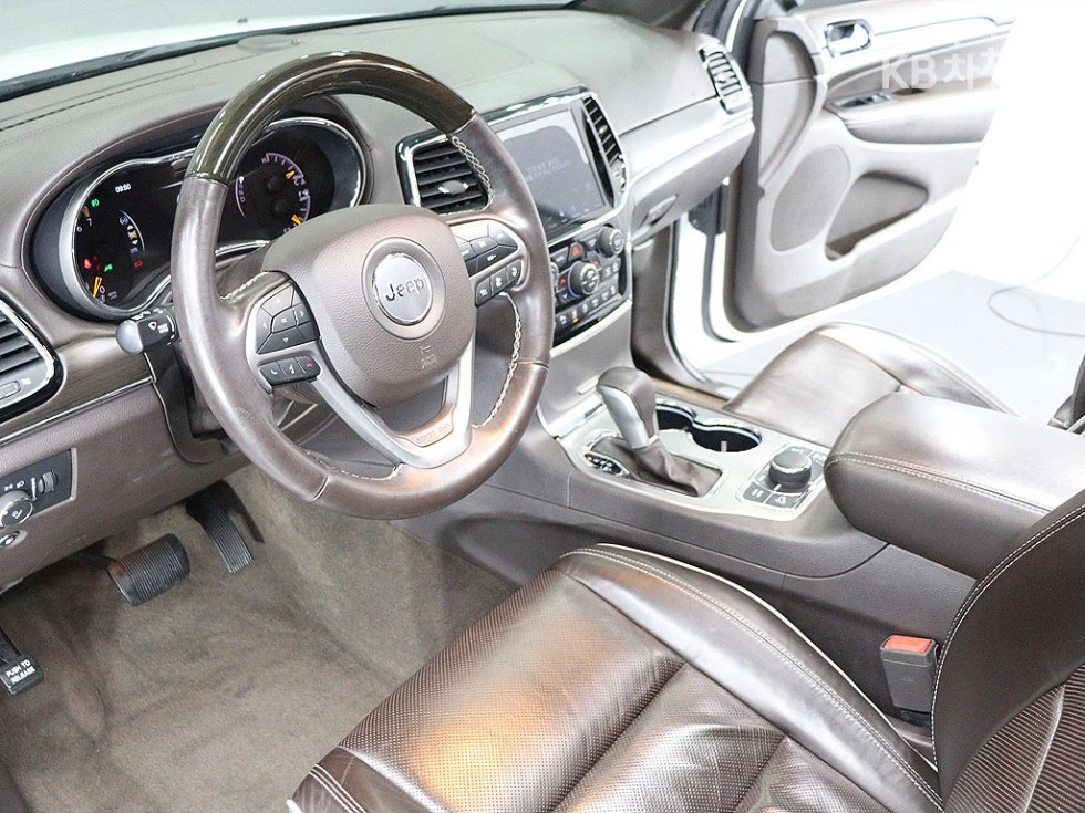 Jeep Grand cherokee 3.6 OVERLAND* DISTR* ОБДУХ* PANO, снимка 12 - Автомобили и джипове - 55537267