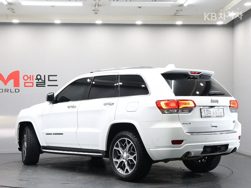 Jeep Grand cherokee 3.6 OVERLAND* DISTR* ОБДУХ* PANO, снимка 3 - Автомобили и джипове - 55537267