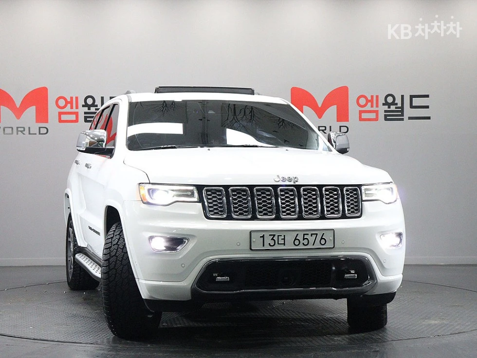 Jeep Grand cherokee 3.6 OVERLAND* DISTR* ОБДУХ* PANO, снимка 2 - Автомобили и джипове - 55537267