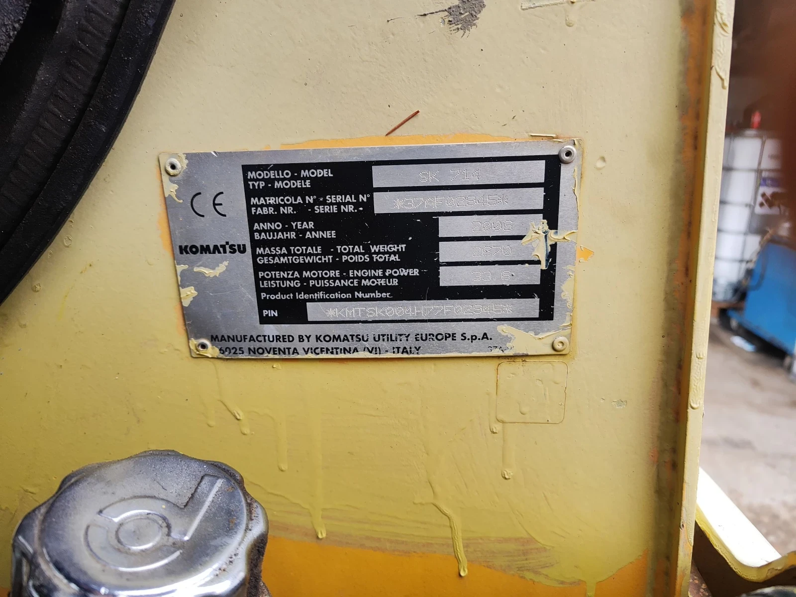 Мини челни товарачи Komatsu 714 - изображение 6