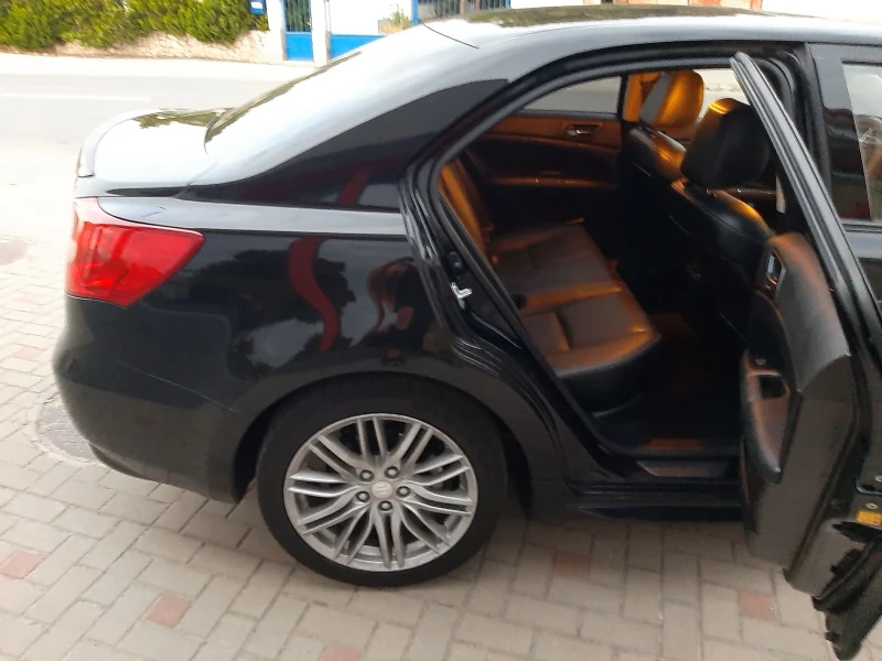 Suzuki Kizashi 2.4 Sport, , снимка 17 - Автомобили и джипове - 48084438