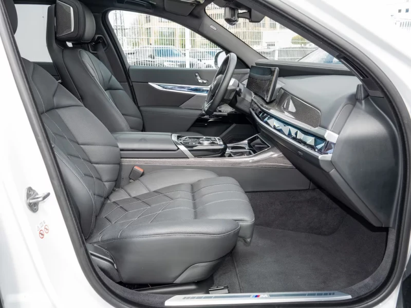 BMW i7 eDRIVE50/M-SPORT/449HP/ACC/MEMO/MASSAGE/360/801f, снимка 13 - Автомобили и джипове - 51837328