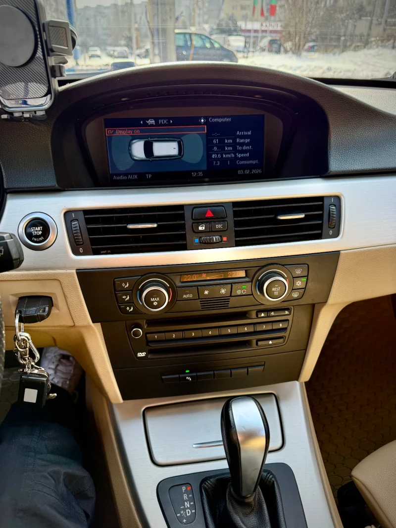 BMW 320 M47-163кс| Shadow line| M-sport интериор, снимка 13 - Автомобили и джипове - 53338211