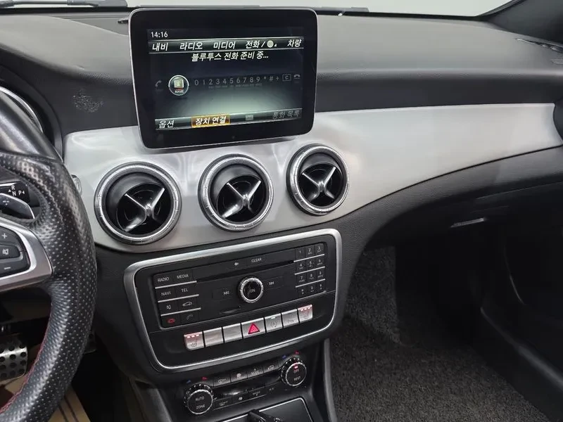 Mercedes-Benz CLA 2.5, снимка 13 - Автомобили и джипове - 54287635