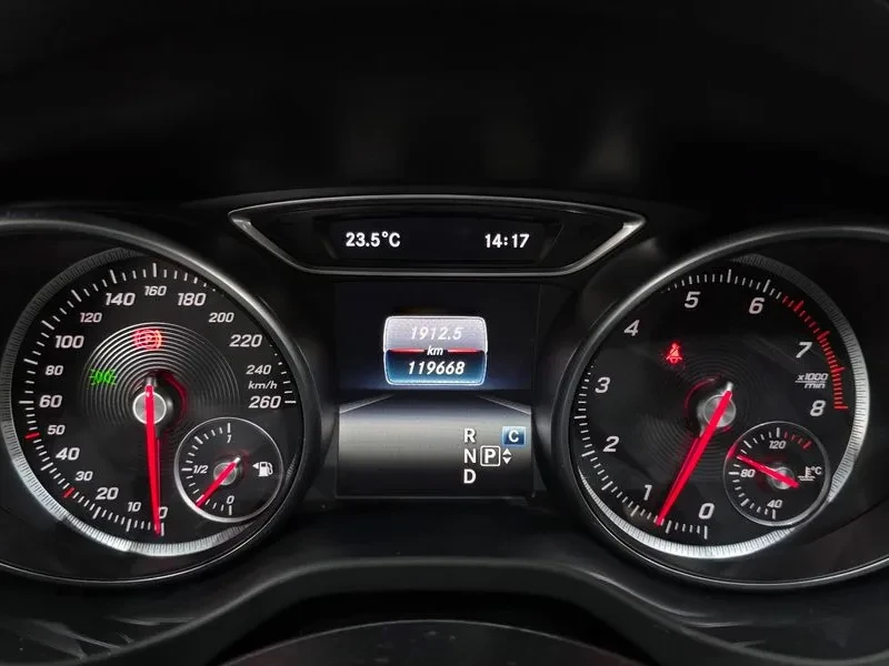 Mercedes-Benz CLA 2.5, снимка 8 - Автомобили и джипове - 54287635