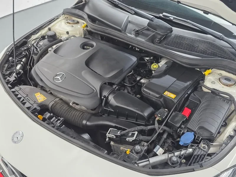 Mercedes-Benz CLA 2.5, снимка 6 - Автомобили и джипове - 54287635