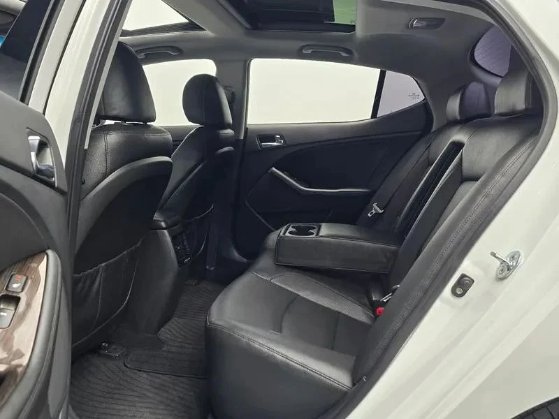 Kia K5, снимка 12 - Автомобили и джипове - 56690382