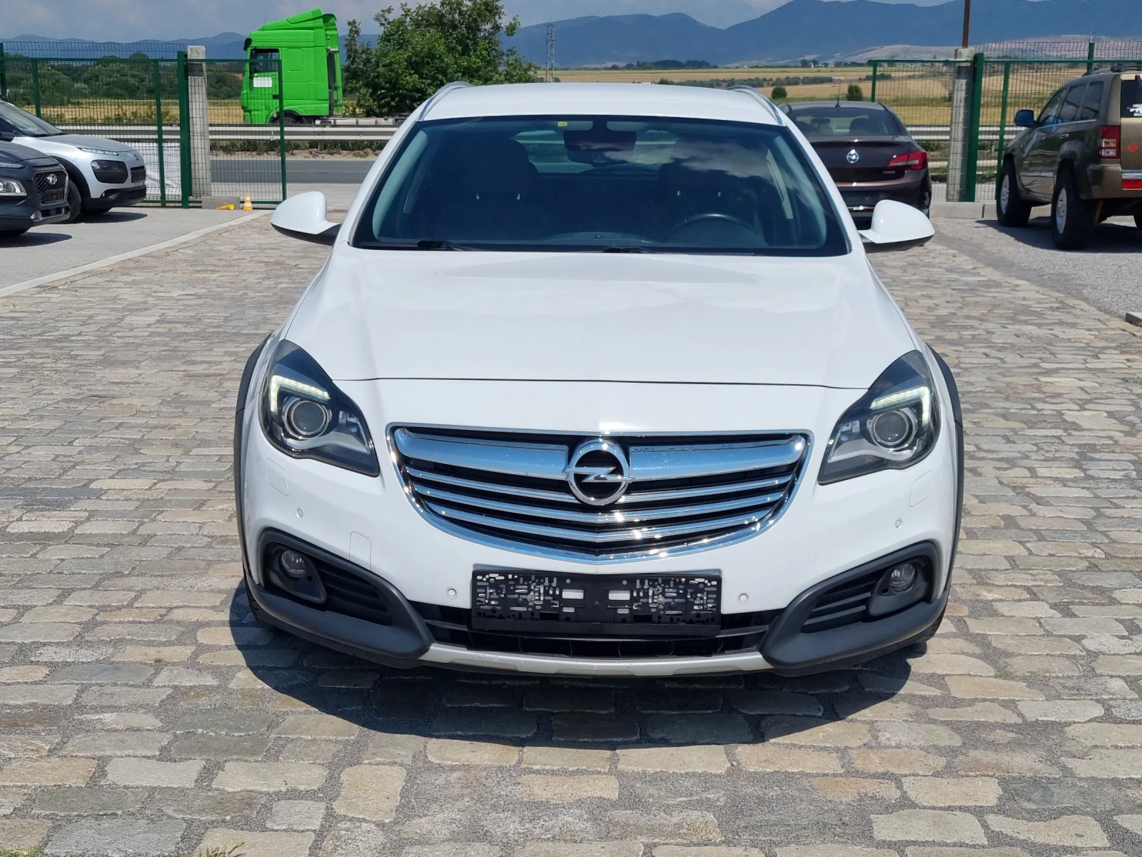 Opel Insignia 2.0CDTI 4x4 АВТОМАТИК - изображение 2