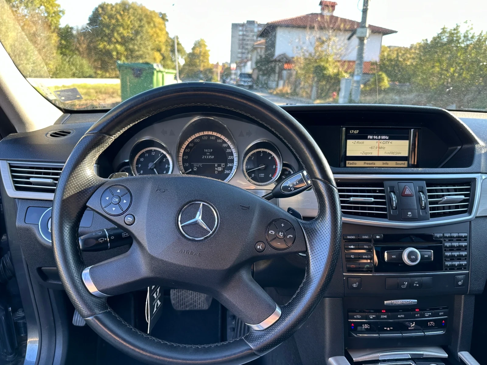 Mercedes-Benz E 350 CDI Blue Efficiency DISTRONIC PLUS - изображение 6