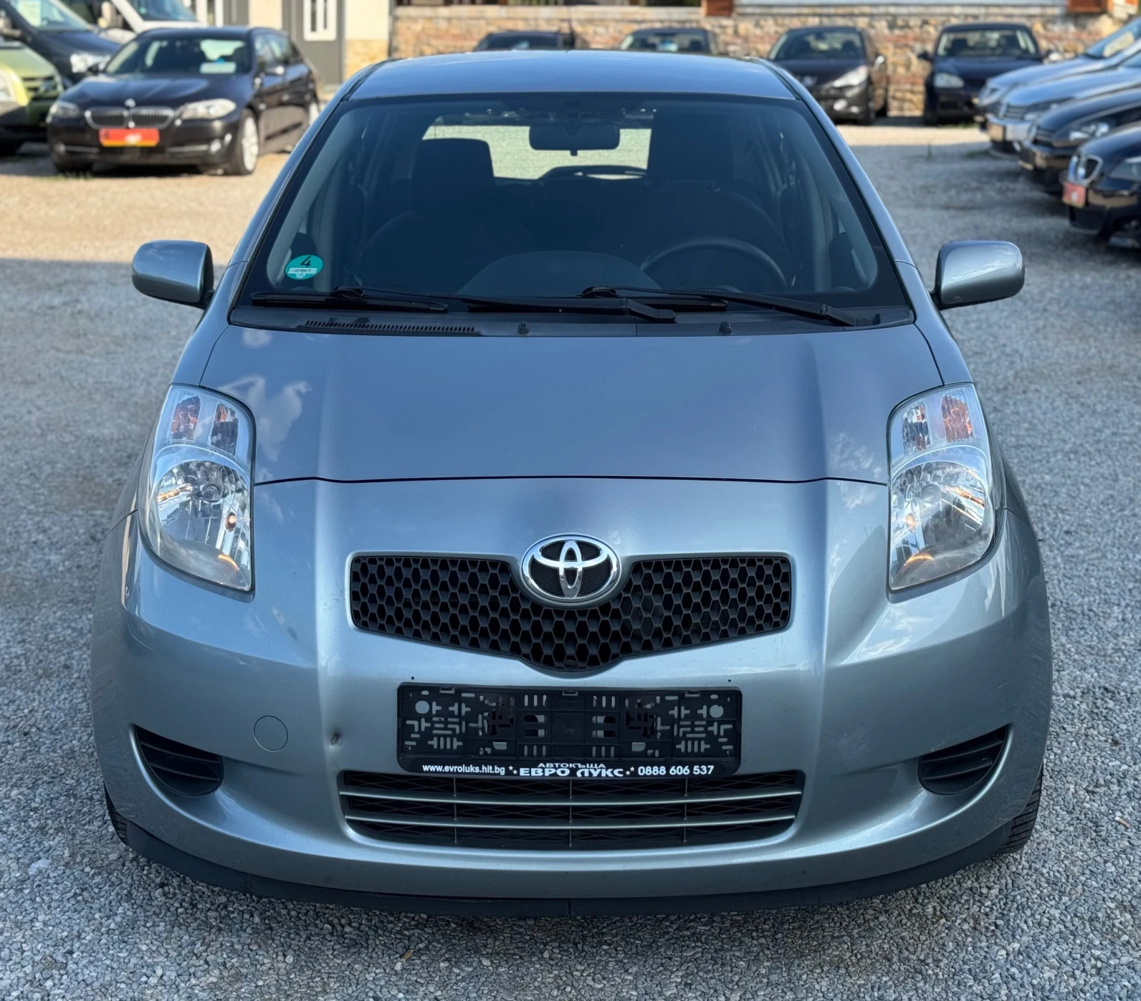 Toyota Yaris 1.4D-4D 90кс КЛИМАТИК 4-врати - изображение 2