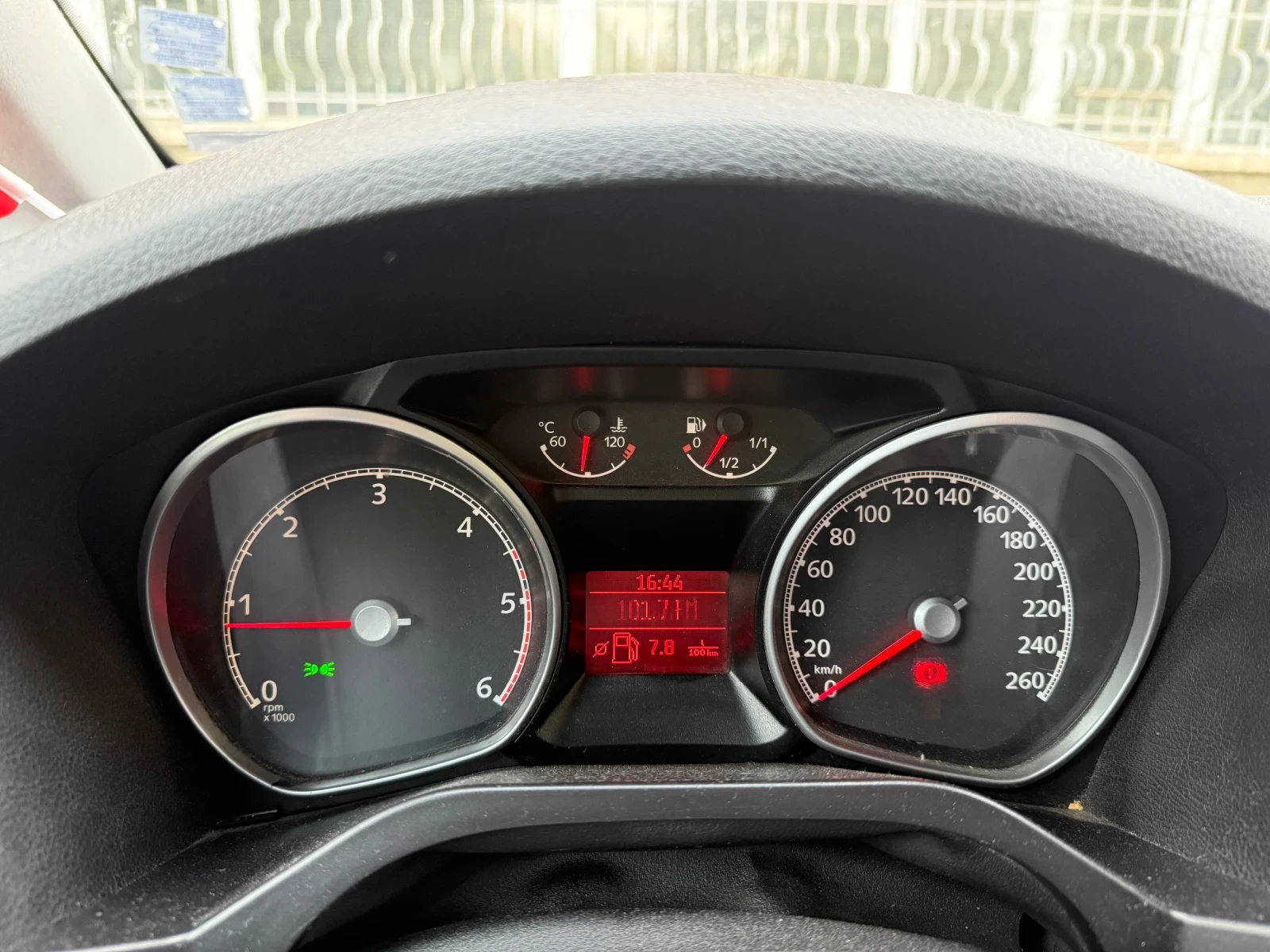 Ford Galaxy 2.0TDCI - изображение 9